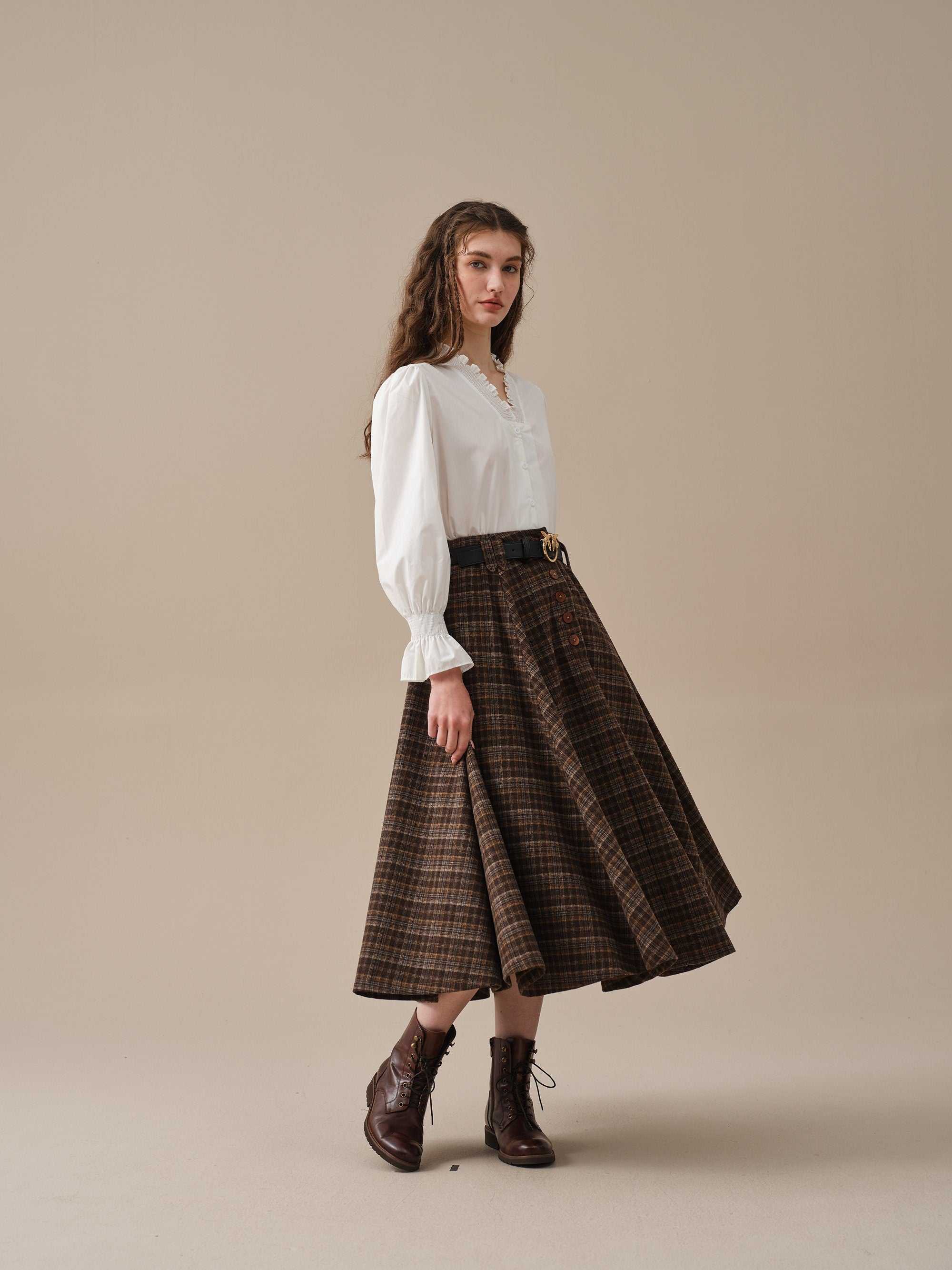 Linennaive, Norma 16 | Front buttoned wool skirt