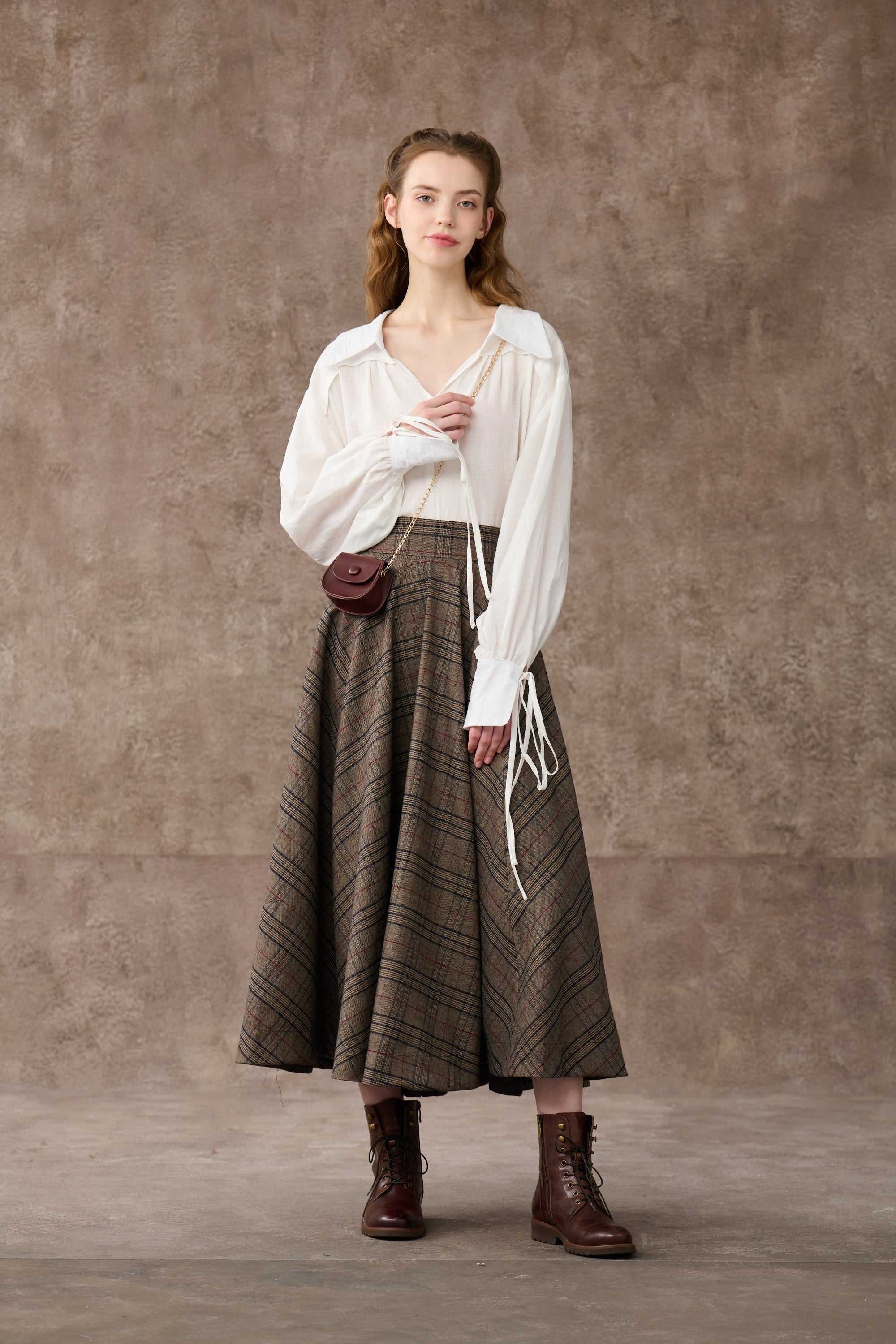 Linennaive, the Great Perhaps 2 | Tartan Wool Skirt in brown