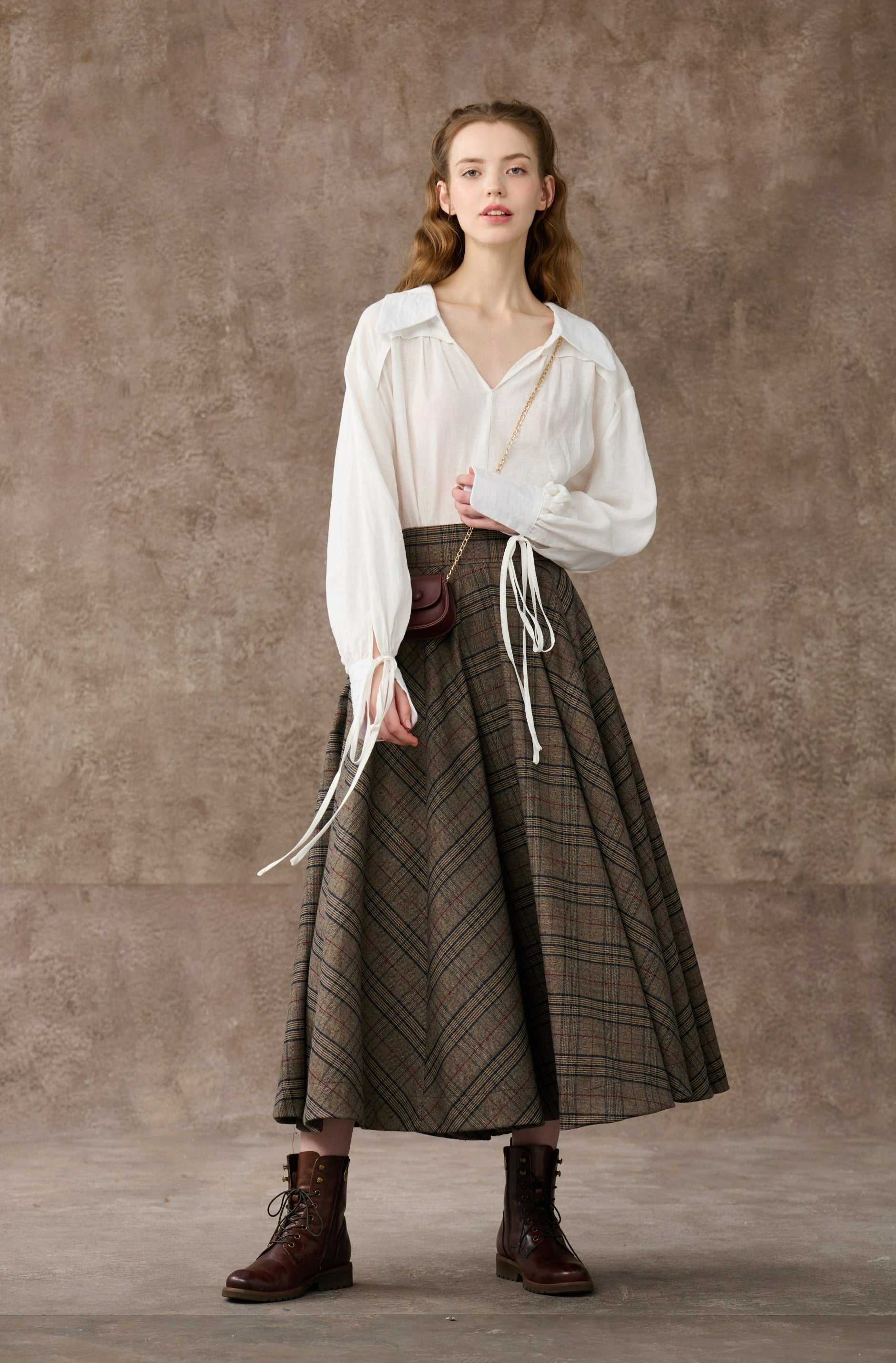 Linennaive, the Great Perhaps 2 | Tartan Wool Skirt in brown